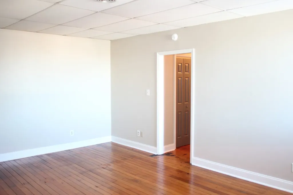 119 W Court Square Mcminnville TN 37110