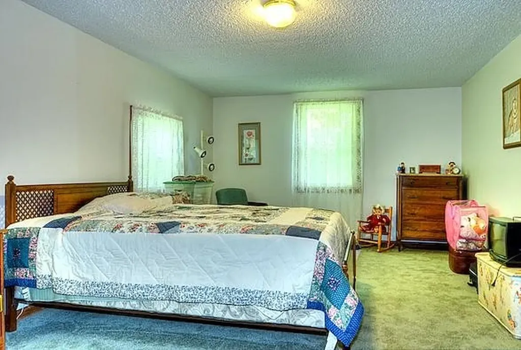 2813 Hwy 31 W White House TN 37188