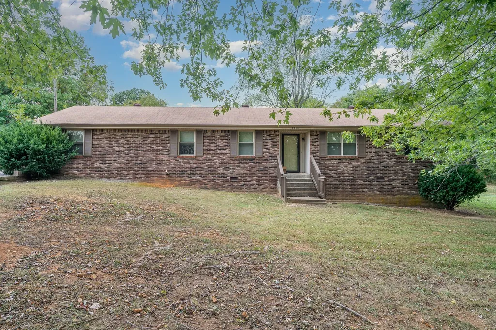 2813 Hwy 31 W White House TN 37188