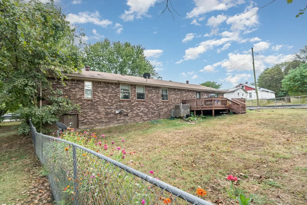 2813 Hwy 31 W White House TN 37188