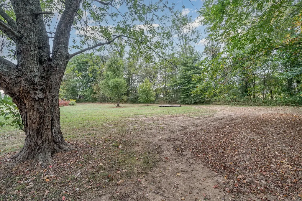 2813 Hwy 31 W White House TN 37188