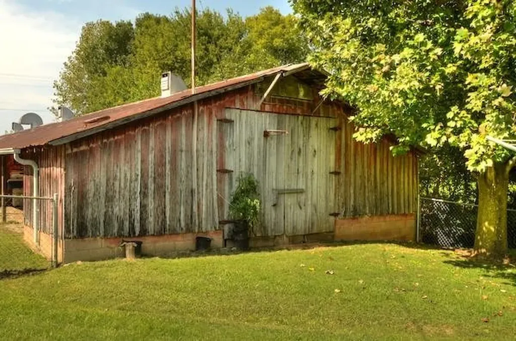 2813 Hwy 31 W White House TN 37188