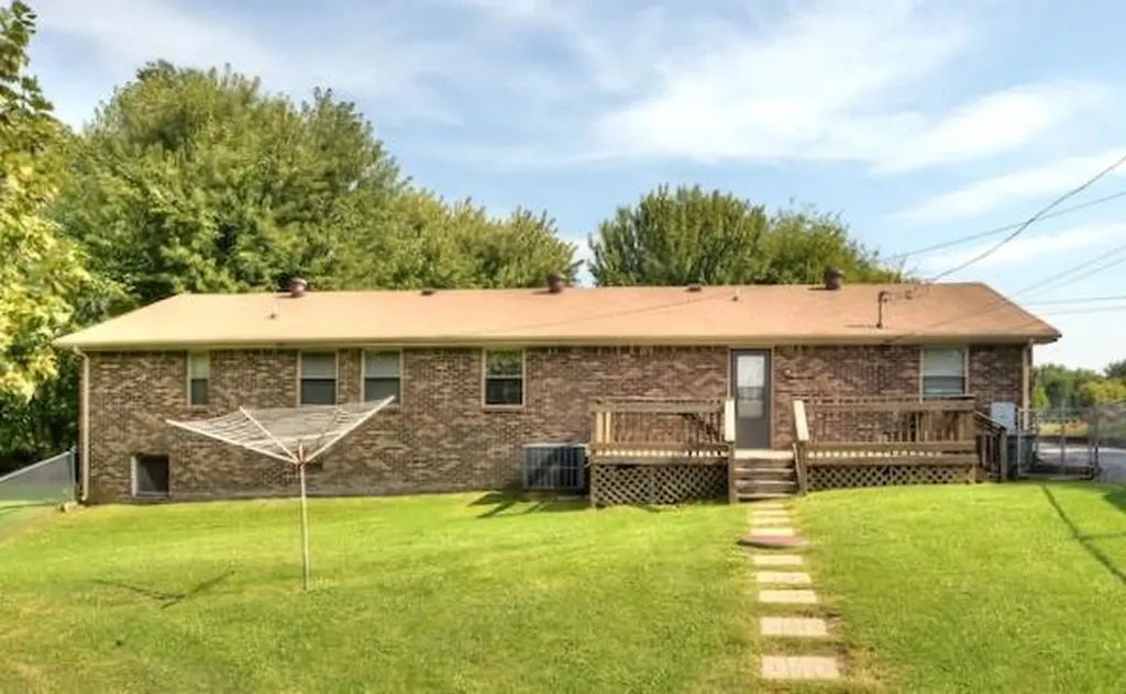 2813 Hwy 31 W White House TN 37188