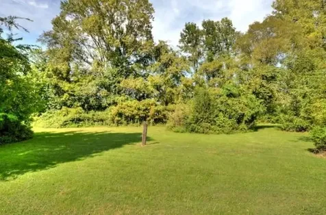 2813 Hwy 31 W White House TN 37188