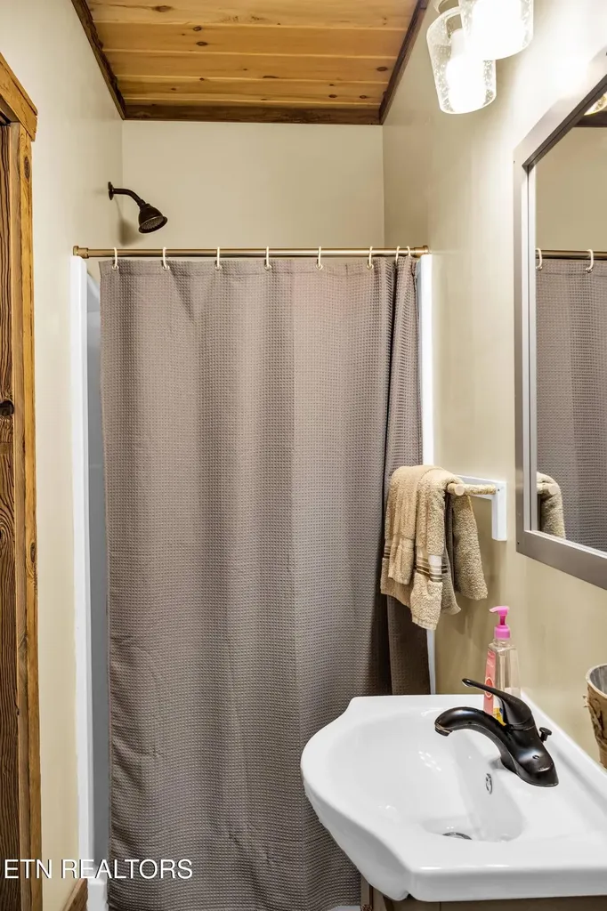 173 Rafter Road Tellico Plains TN 37385