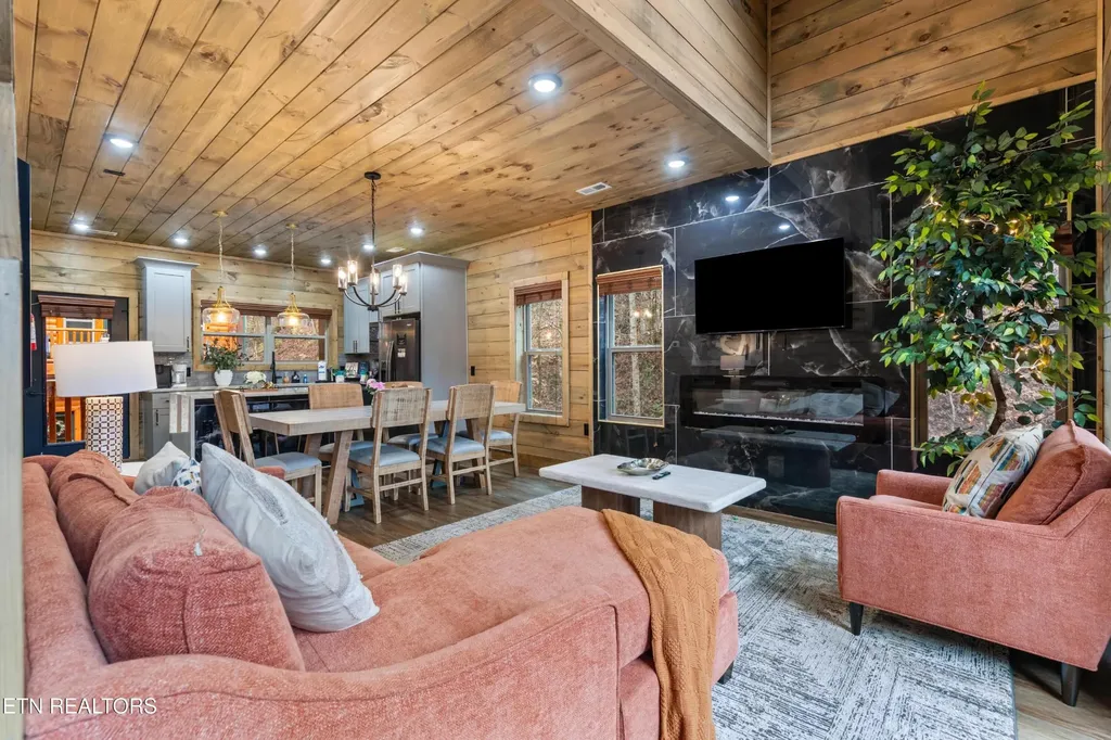 2119 Valley Creek Way Pigeon Forge TN 37862