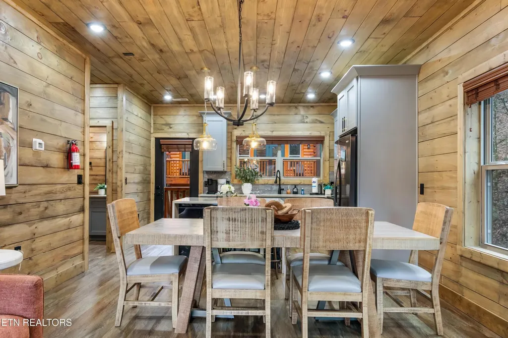 2119 Valley Creek Way Pigeon Forge TN 37862
