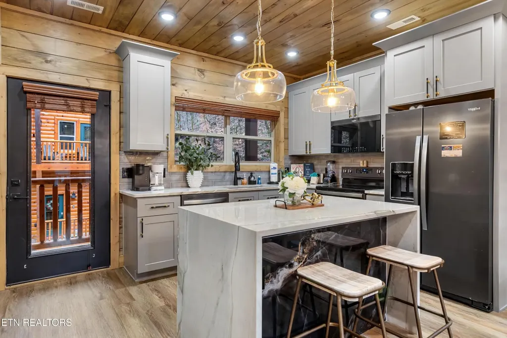 2119 Valley Creek Way Pigeon Forge TN 37862