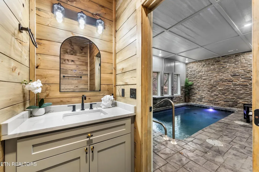 2119 Valley Creek Way Pigeon Forge TN 37862