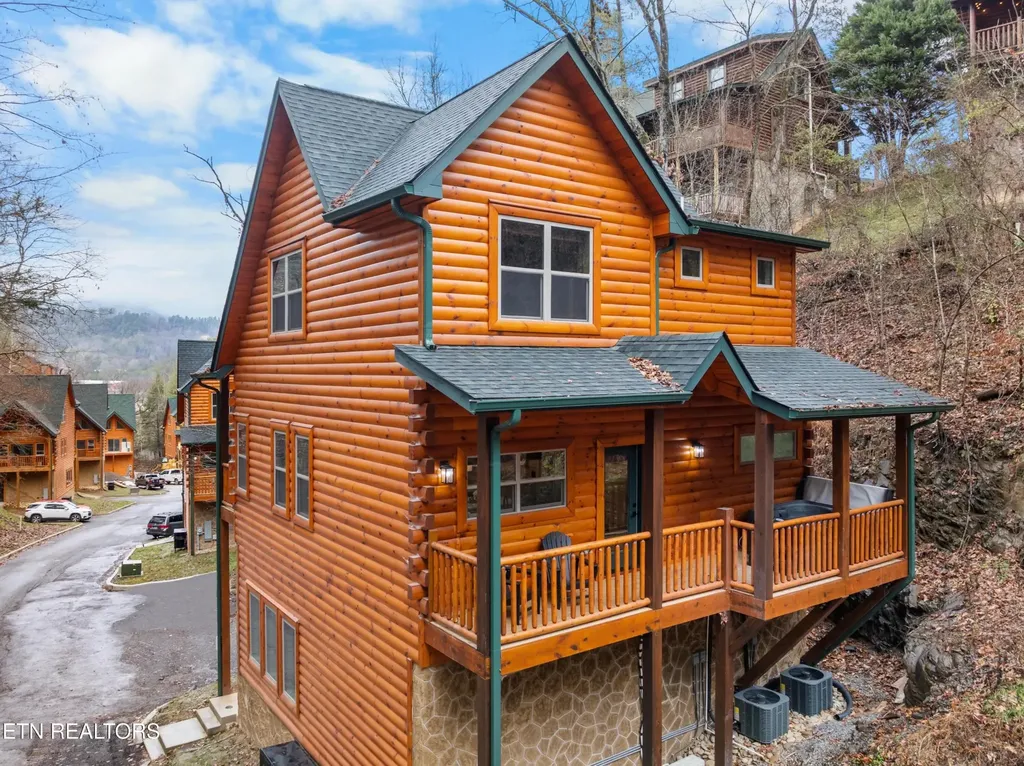 2119 Valley Creek Way Pigeon Forge TN 37862