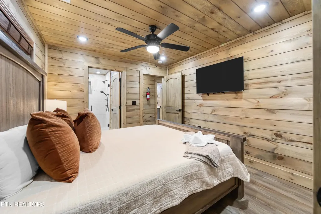 2119 Valley Creek Way Pigeon Forge TN 37862