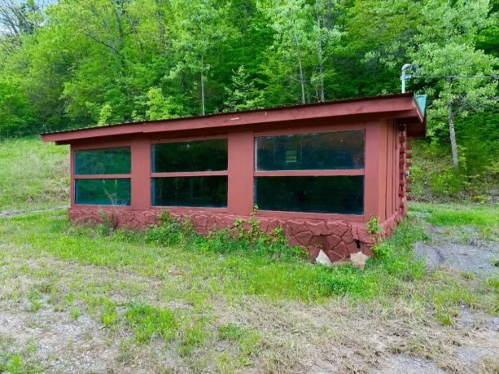 221 Friendship Hollow Road, S Pleasant Shade TN 37145