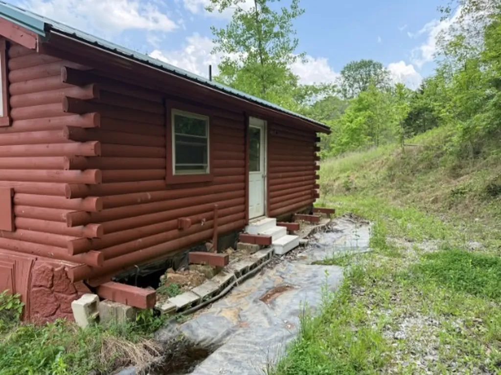 221 Friendship Hollow Road, S Pleasant Shade TN 37145
