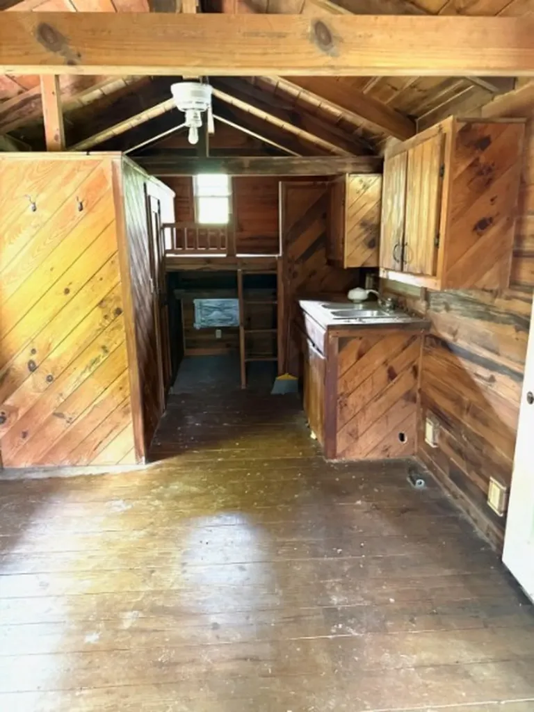 221 Friendship Hollow Road, S Pleasant Shade TN 37145