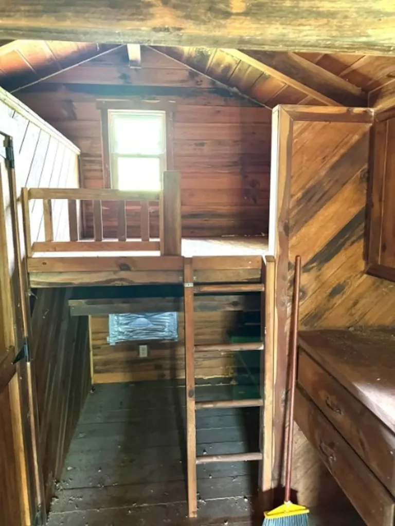 221 Friendship Hollow Road, S Pleasant Shade TN 37145