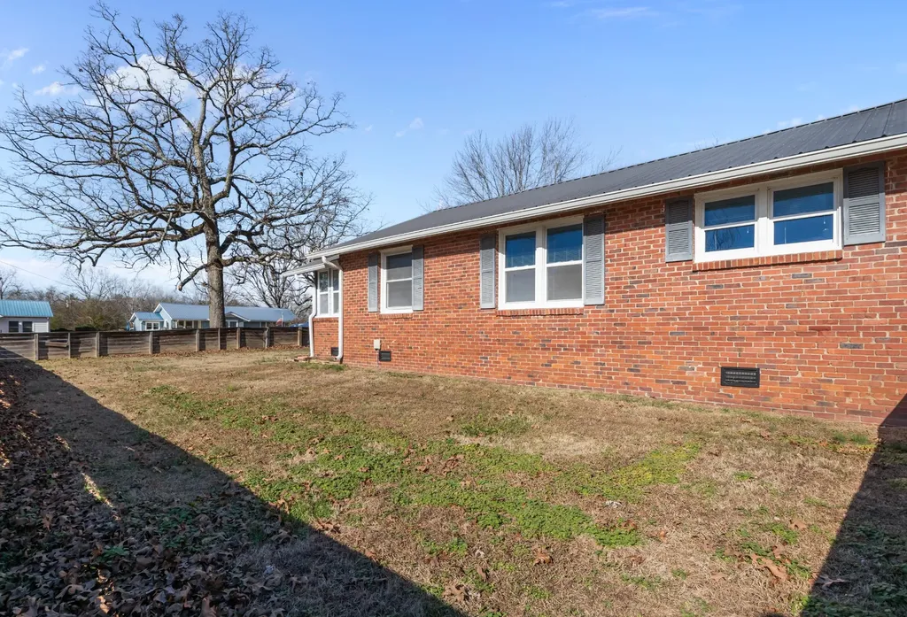 202 Parkway, W Dickson TN 37055