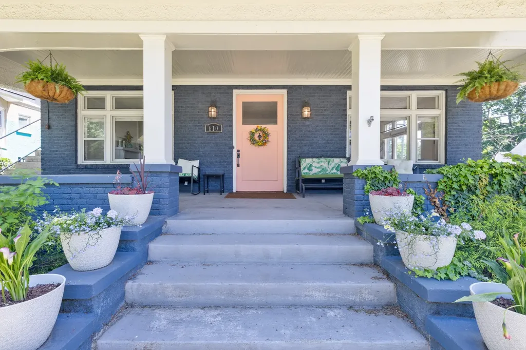 610 5th Ave, W Springfield TN 37172