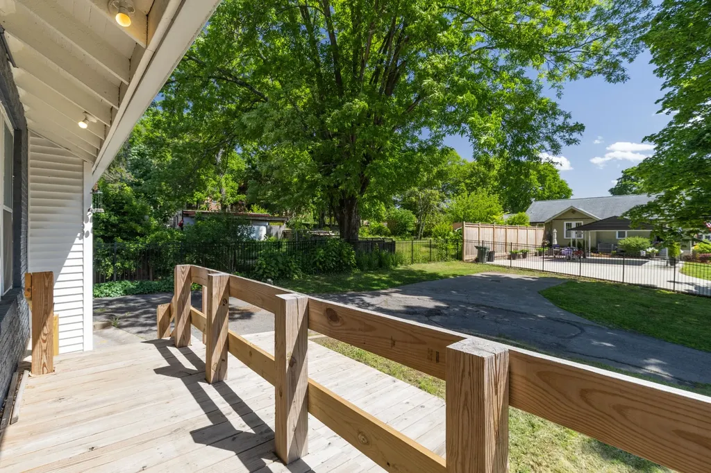610 5th Ave, W Springfield TN 37172