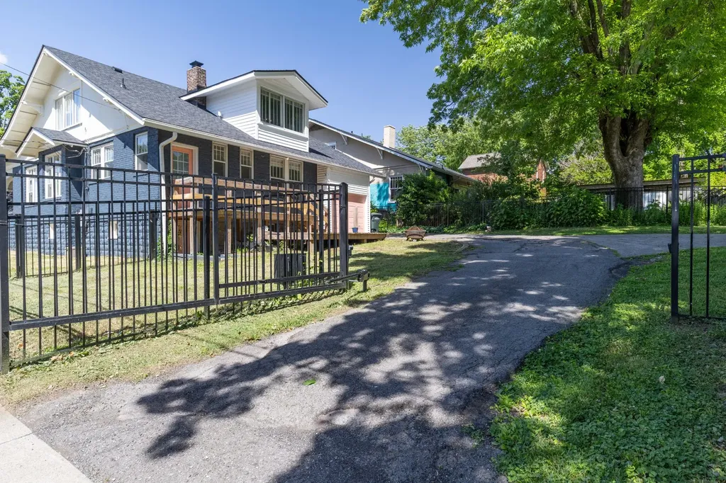 610 5th Ave, W Springfield TN 37172