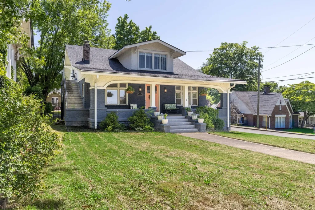 610 5th Ave, W Springfield TN 37172