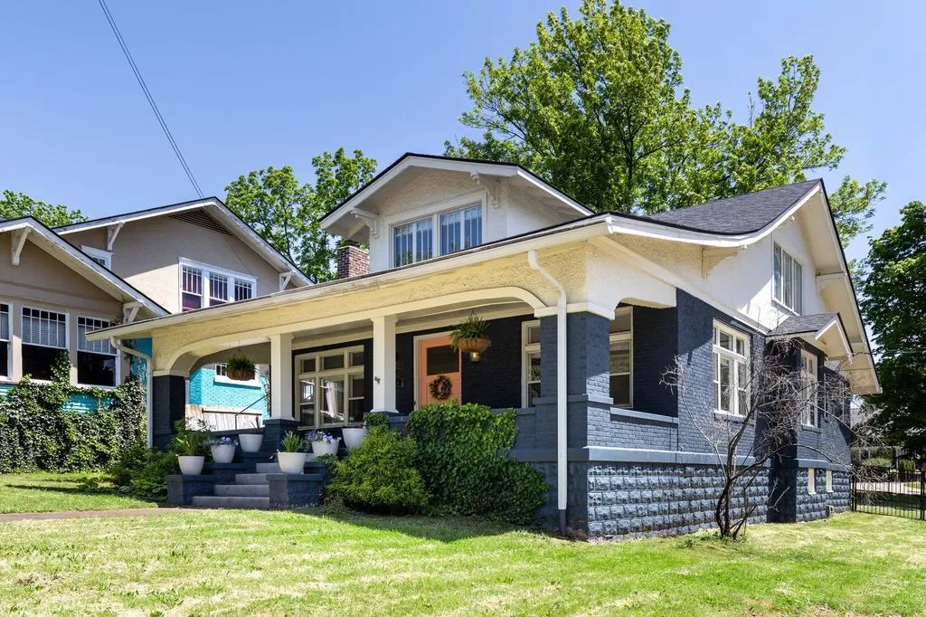 610 5th Ave, W Springfield TN 37172