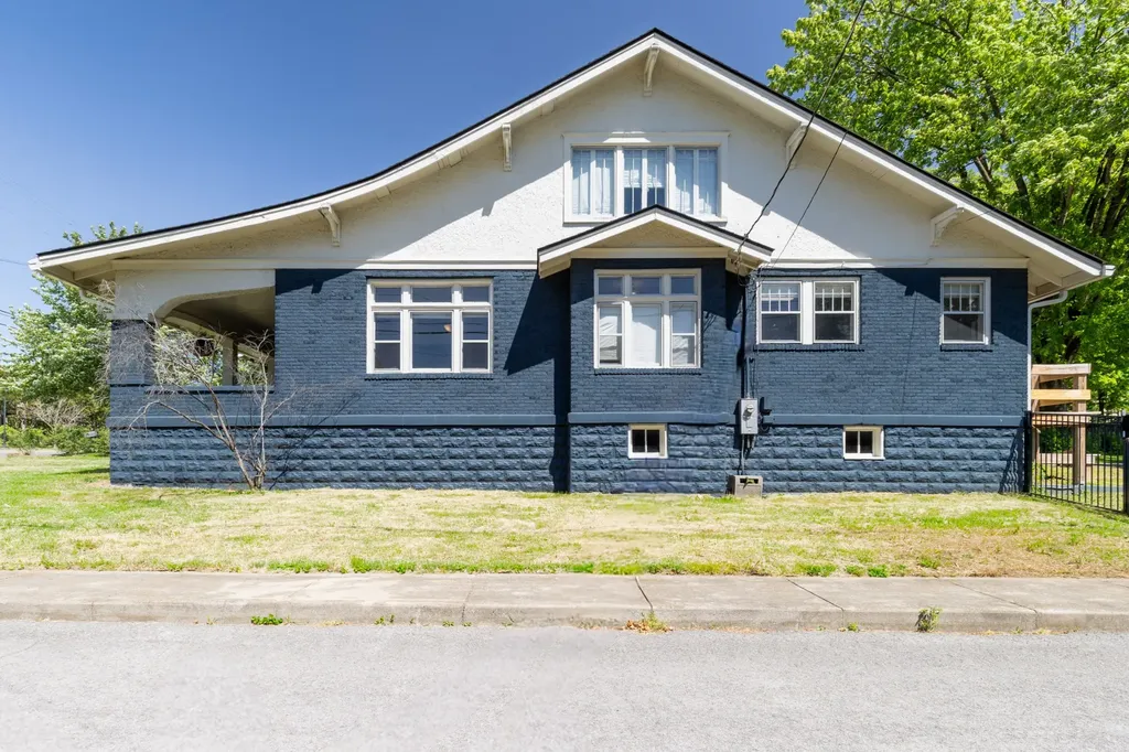 610 5th Ave, W Springfield TN 37172
