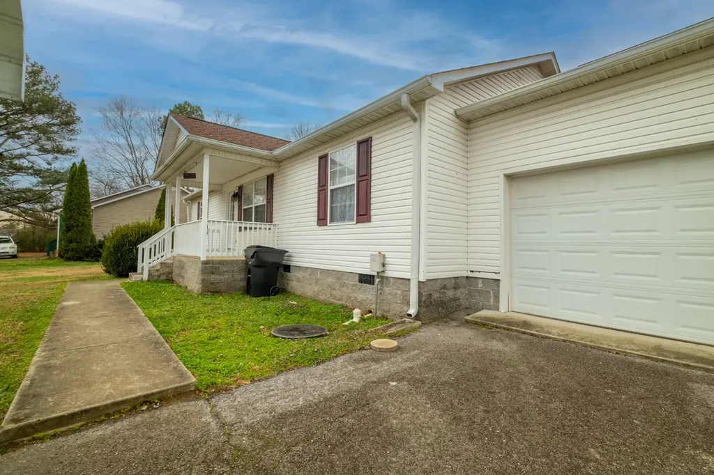 117 Carter Blake Road Tullahoma TN 37388