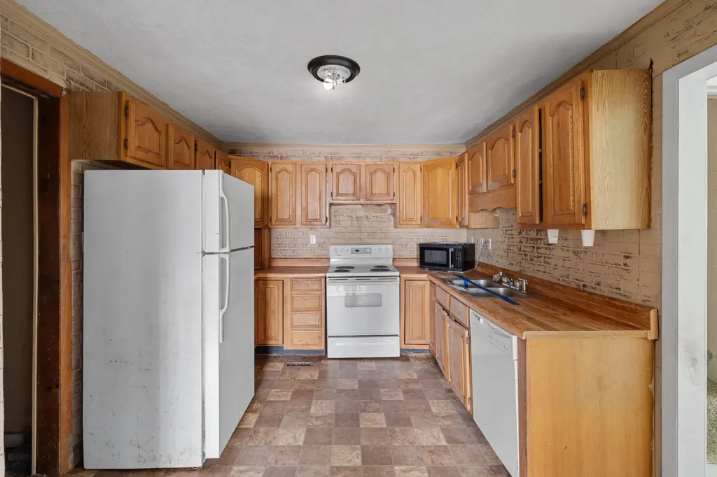 699 Oak Street Lafayette TN 37083