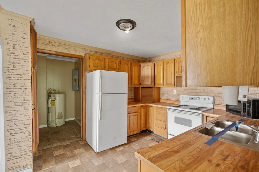 699 Oak Street Lafayette TN 37083