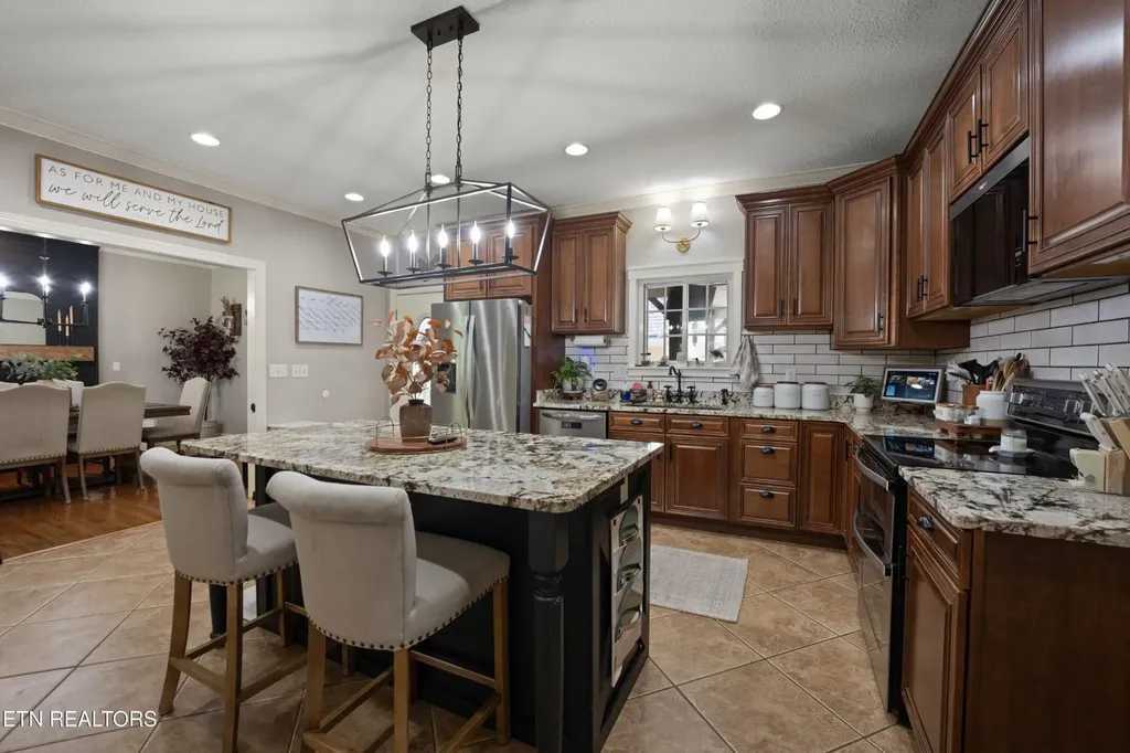 1913 E Union Valley Road Seymour TN 37865