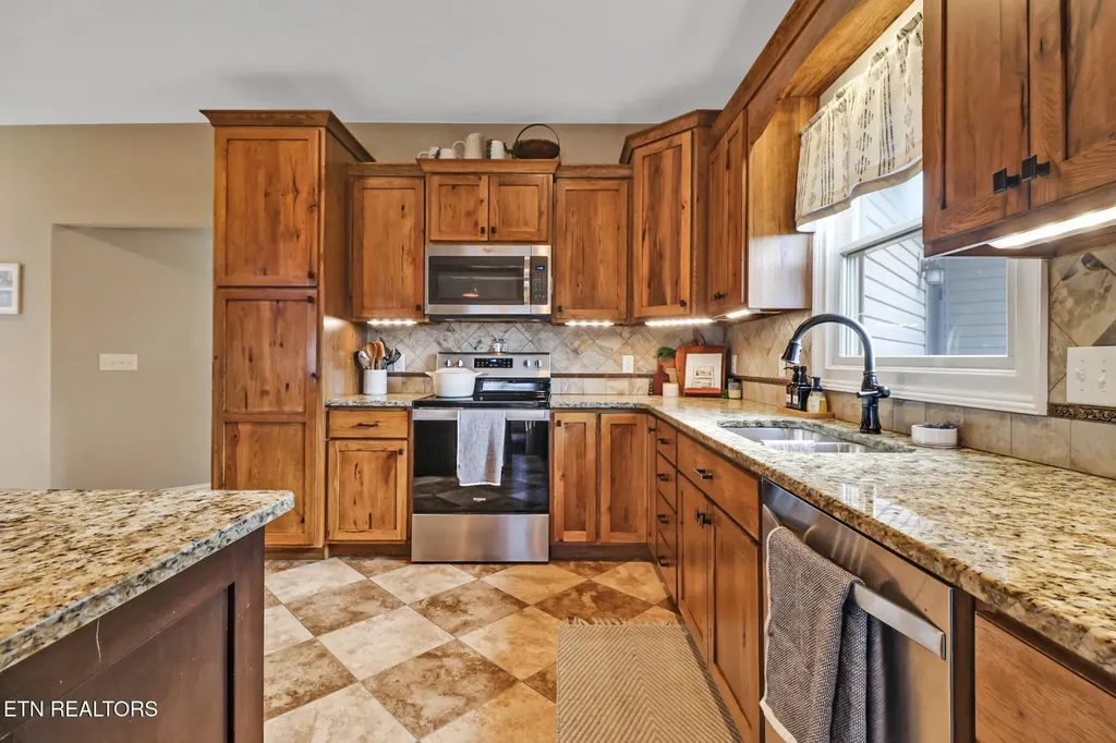 370 Randolph Road Crossville TN 38555
