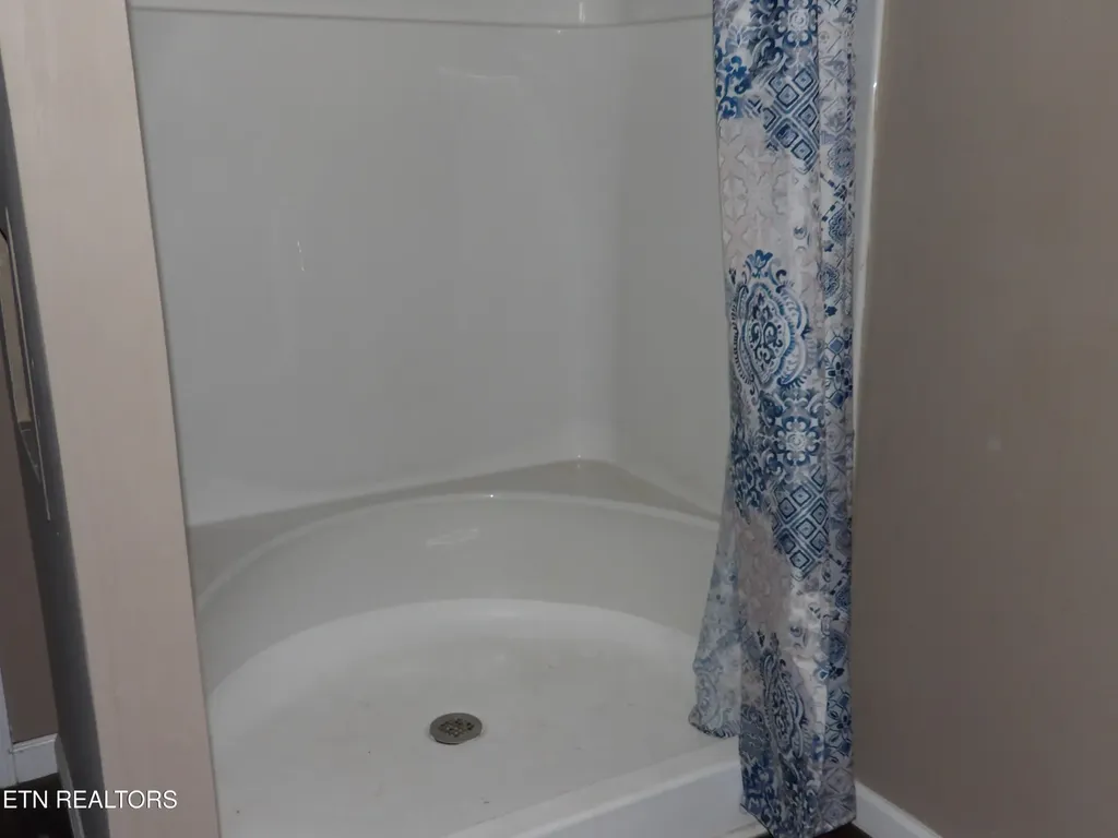 130 Hickory Lane Crossville TN 38555