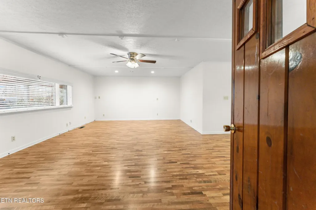 352 Lakeview Drive Crossville TN 38558