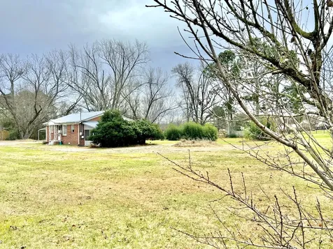 9199 Highway 20 Summertown TN 38483