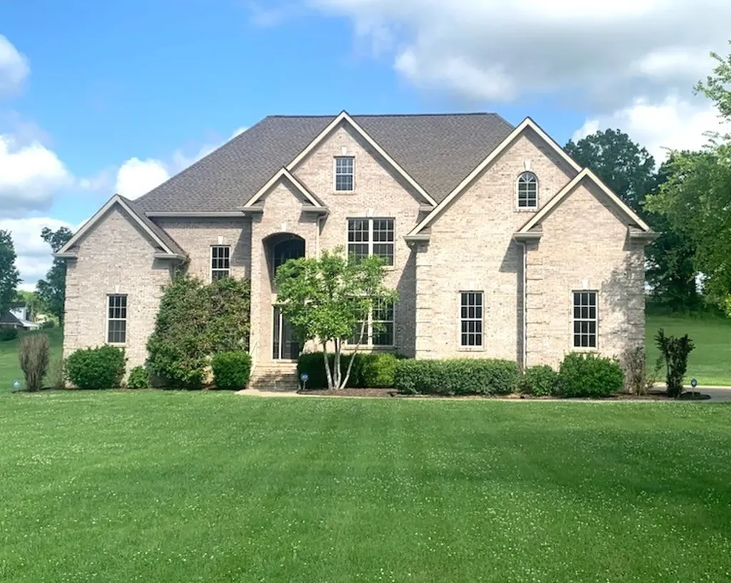 423 Carters Creek Pike Columbia TN 38401