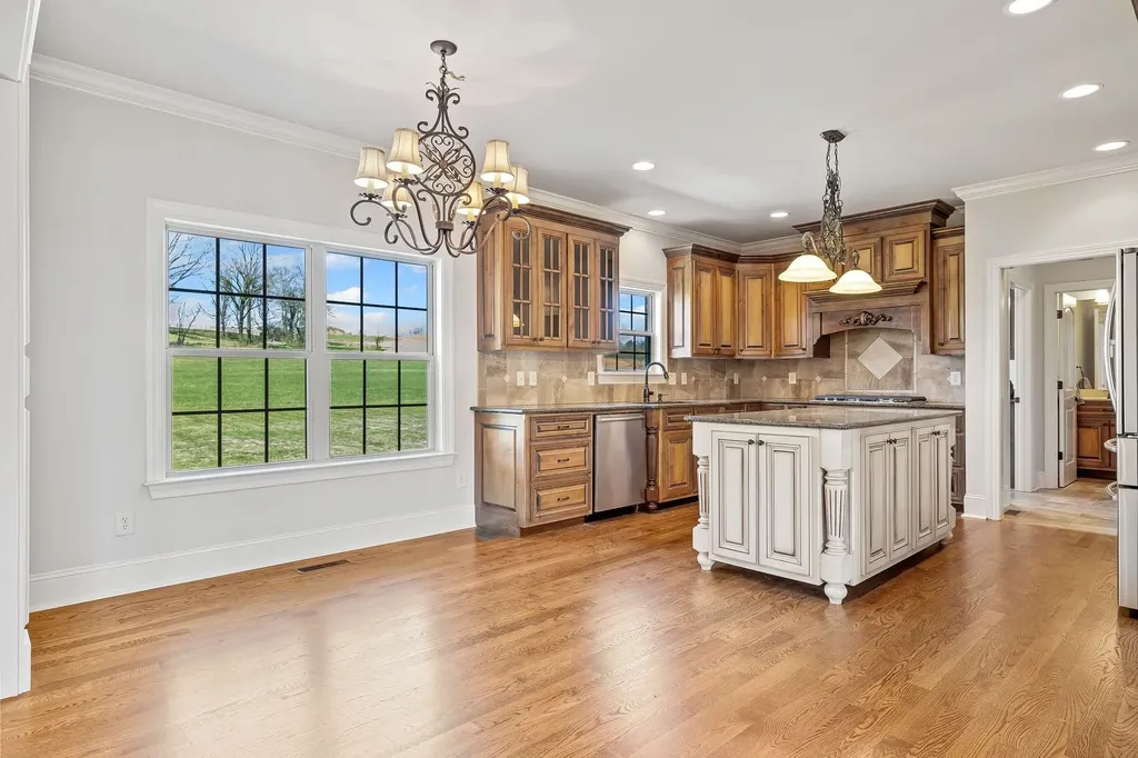 423 Carters Creek Pike Columbia TN 38401