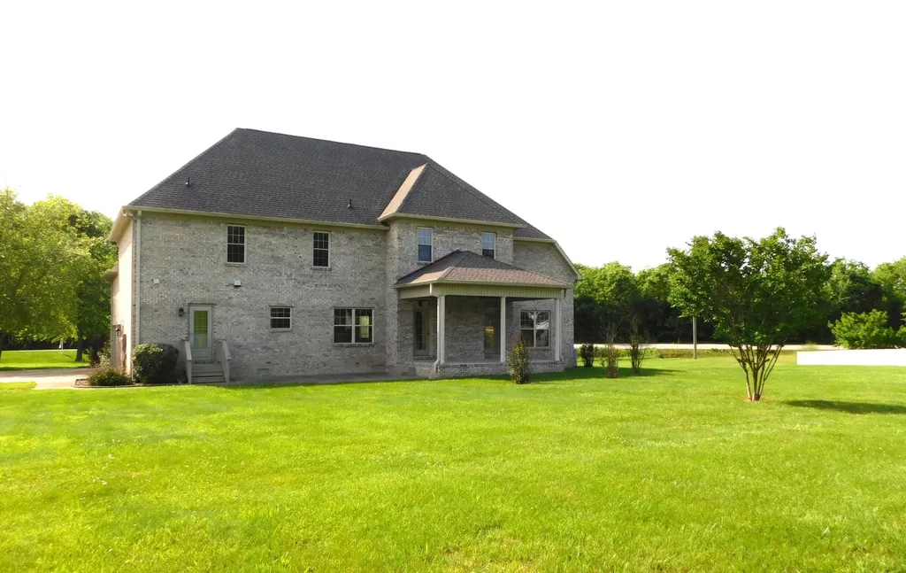 423 Carters Creek Pike Columbia TN 38401