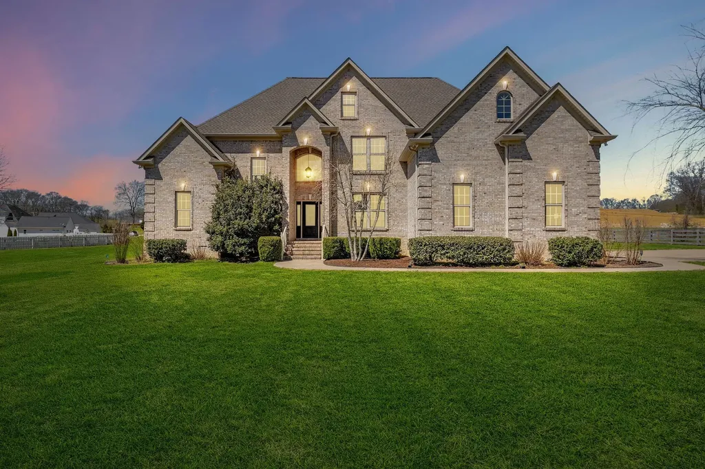 423 Carters Creek Pike Columbia TN 38401