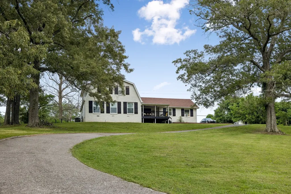 1733 Belotes Ferry Road Lebanon TN 37087