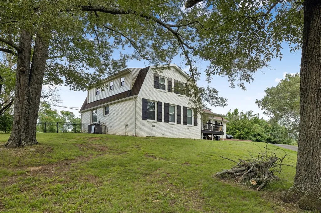 1733 Belotes Ferry Road Lebanon TN 37087