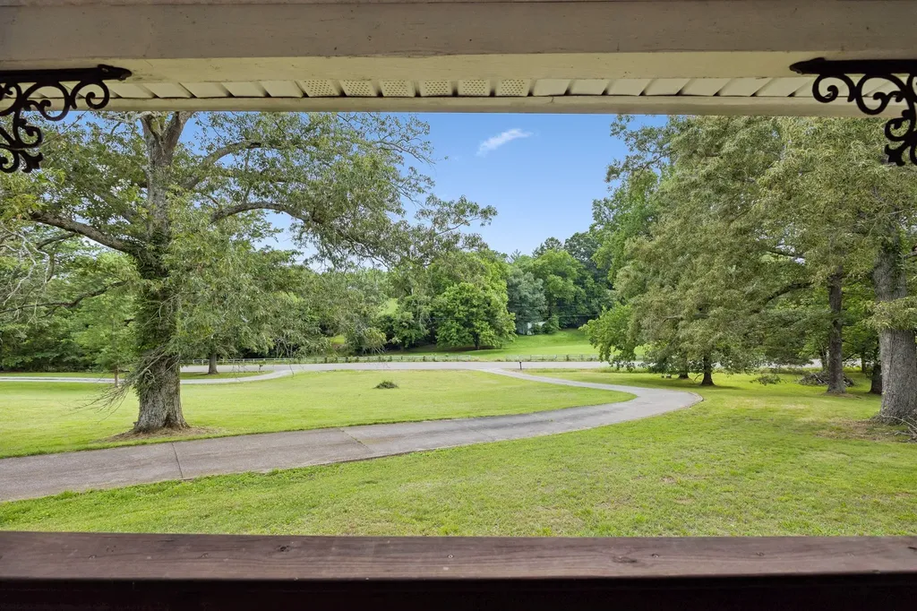 1733 Belotes Ferry Road Lebanon TN 37087