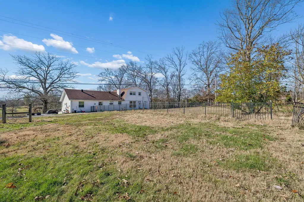 1733 Belotes Ferry Road Lebanon TN 37087