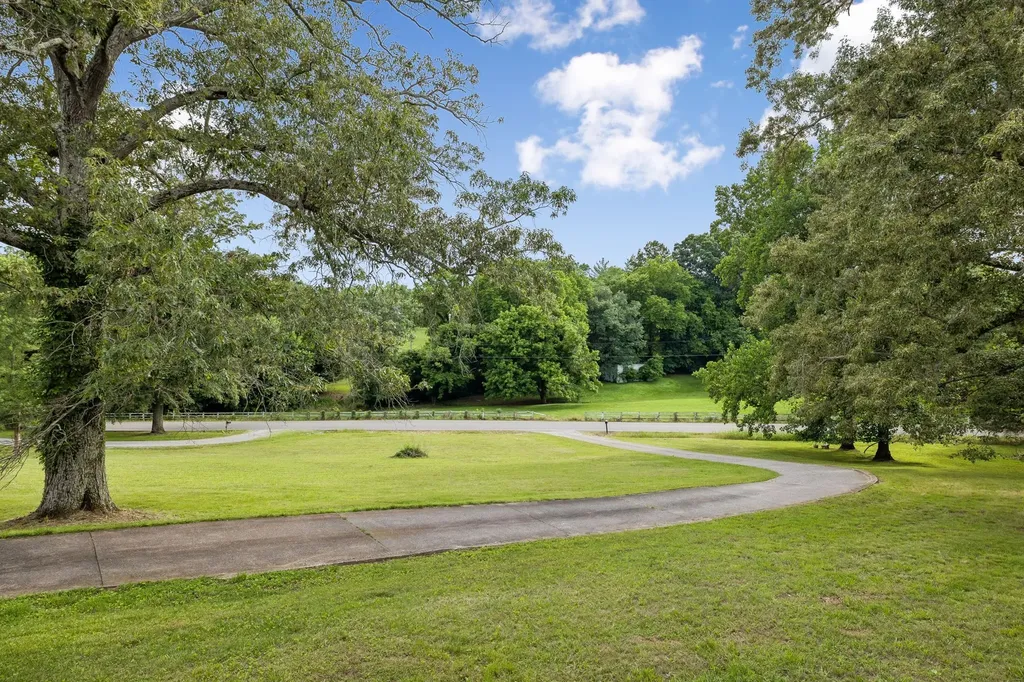1733 Belotes Ferry Road Lebanon TN 37087