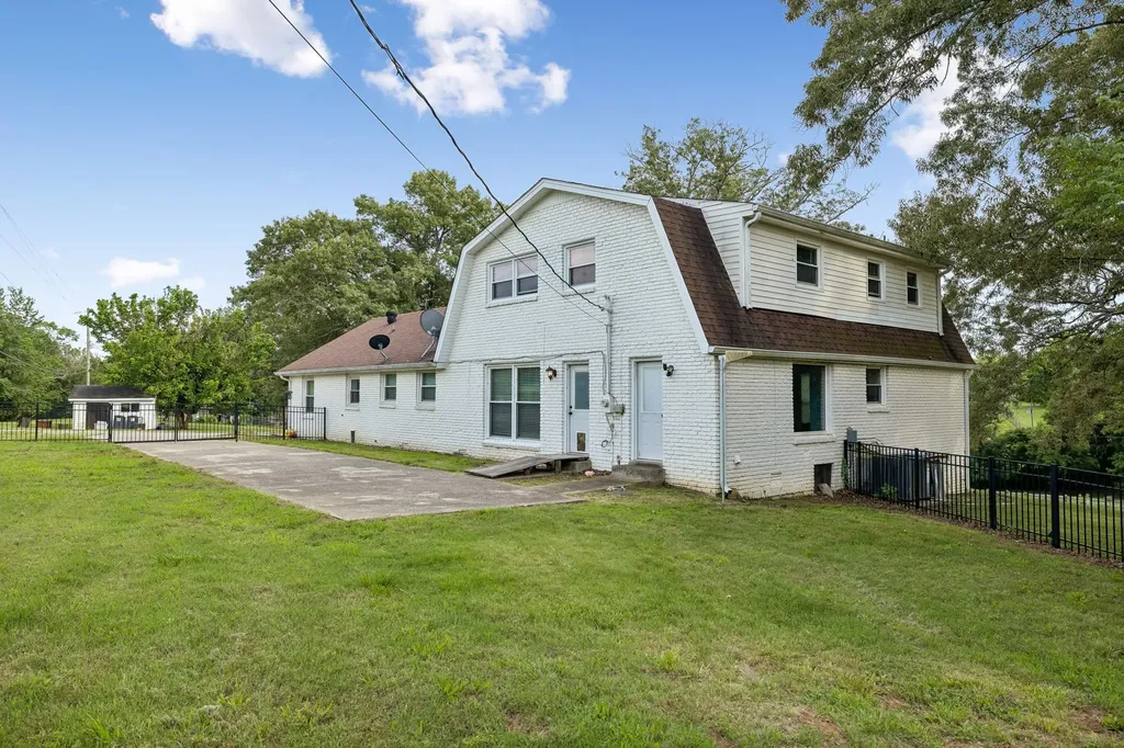 1733 Belotes Ferry Road Lebanon TN 37087