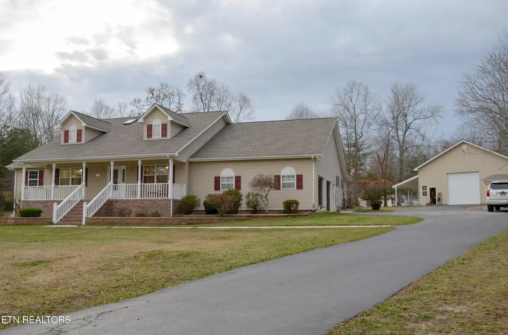 170 Pin Oak Lane Crossville TN 38555