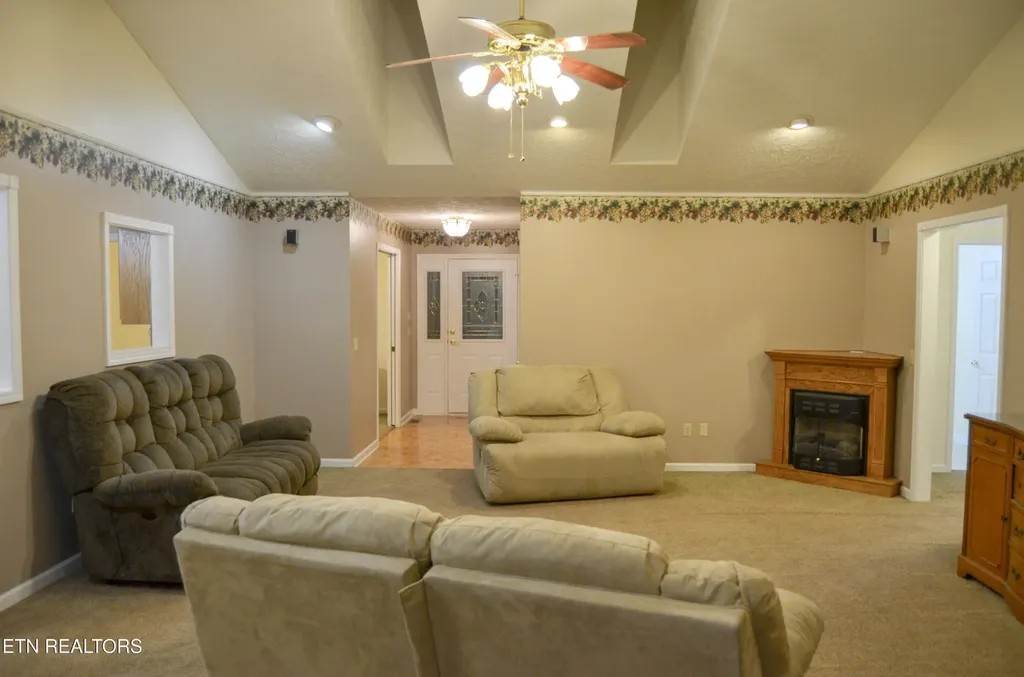 170 Pin Oak Lane Crossville TN 38555