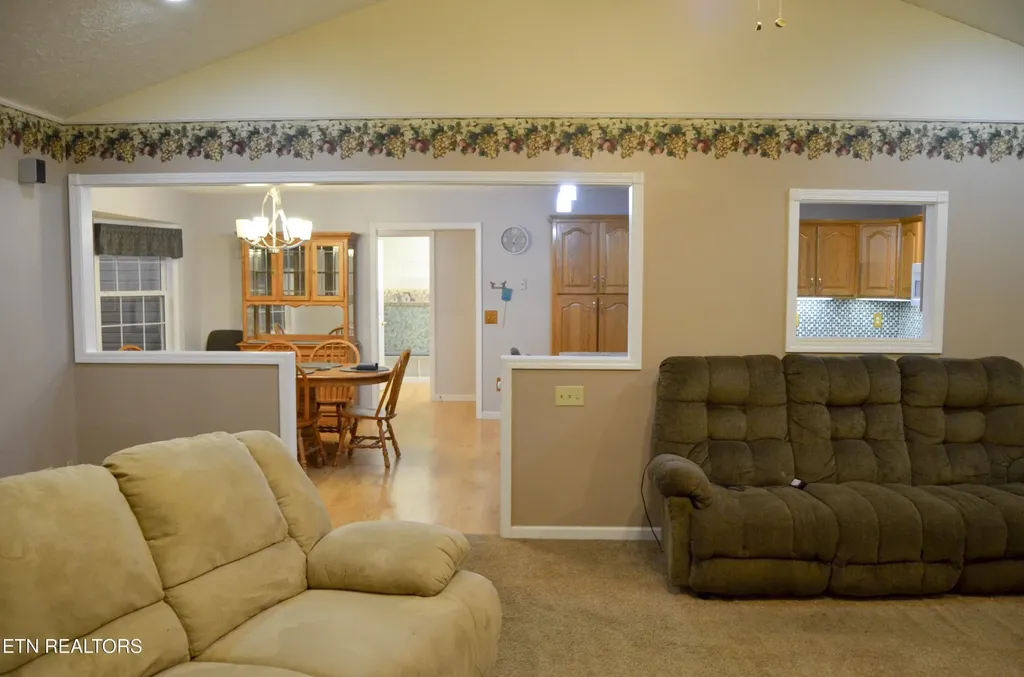 170 Pin Oak Lane Crossville TN 38555
