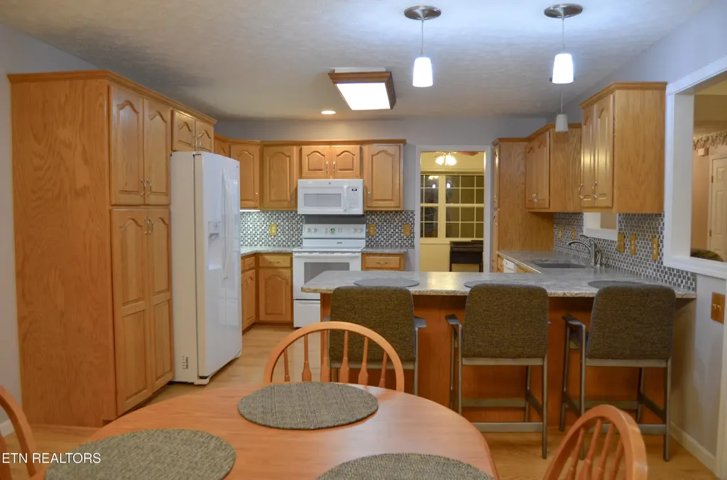 170 Pin Oak Lane Crossville TN 38555