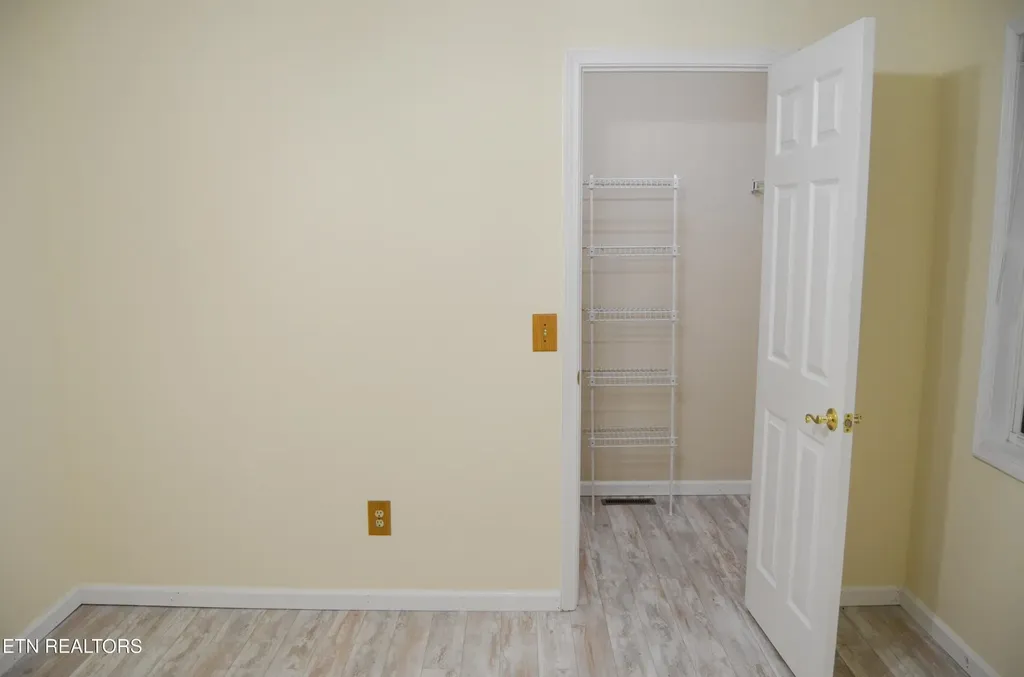 170 Pin Oak Lane Crossville TN 38555