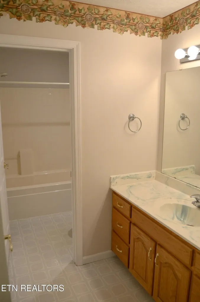 170 Pin Oak Lane Crossville TN 38555